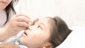  Tư vấn cách chăm sóc mắt sau mổ đục thủy tinh thể cho trẻ em