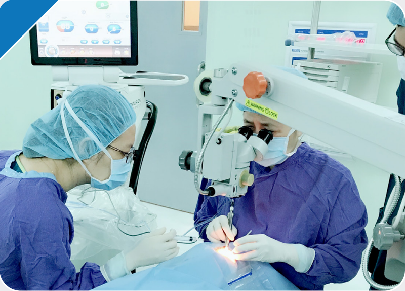 Phẫu thuật đục thủy tinh thể là thủ thuật thay thế thủy tinh thể cũ bằng kính nội nhãn