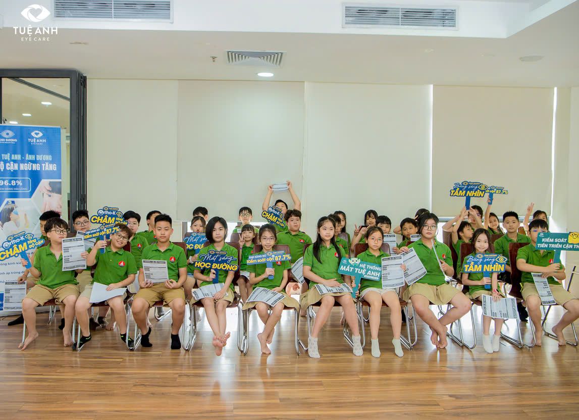 Hệ thống Bệnh viện Mắt Ánh Dương - Tuệ Anh đồng hành cùng học sinh Trường Marie Curie trong chương trình 