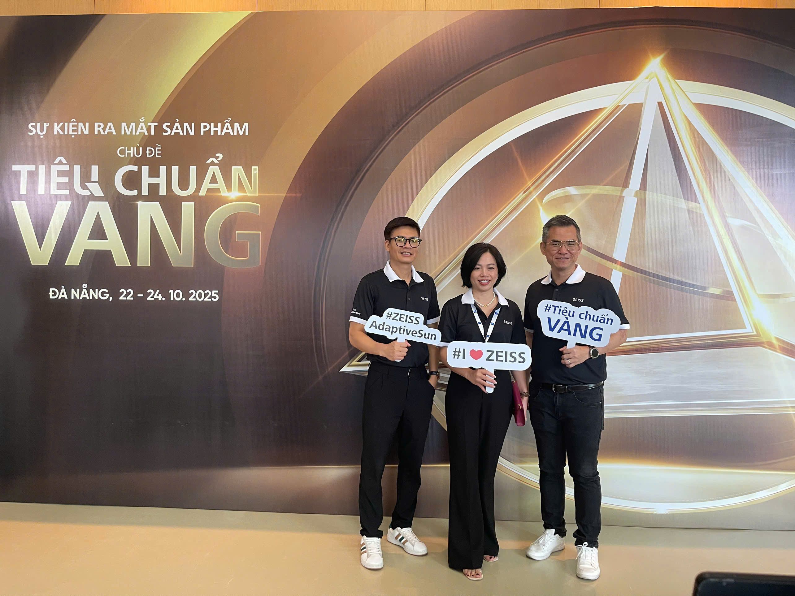 ThS.BS Phạm Huyền Khanh tham dự sự kiện “Tiêu chuẩn vàng” của ZEISS tại Đà Nẵng – Đưa công nghệ chăm sóc mắt chuẩn quốc tế về Việt Nam