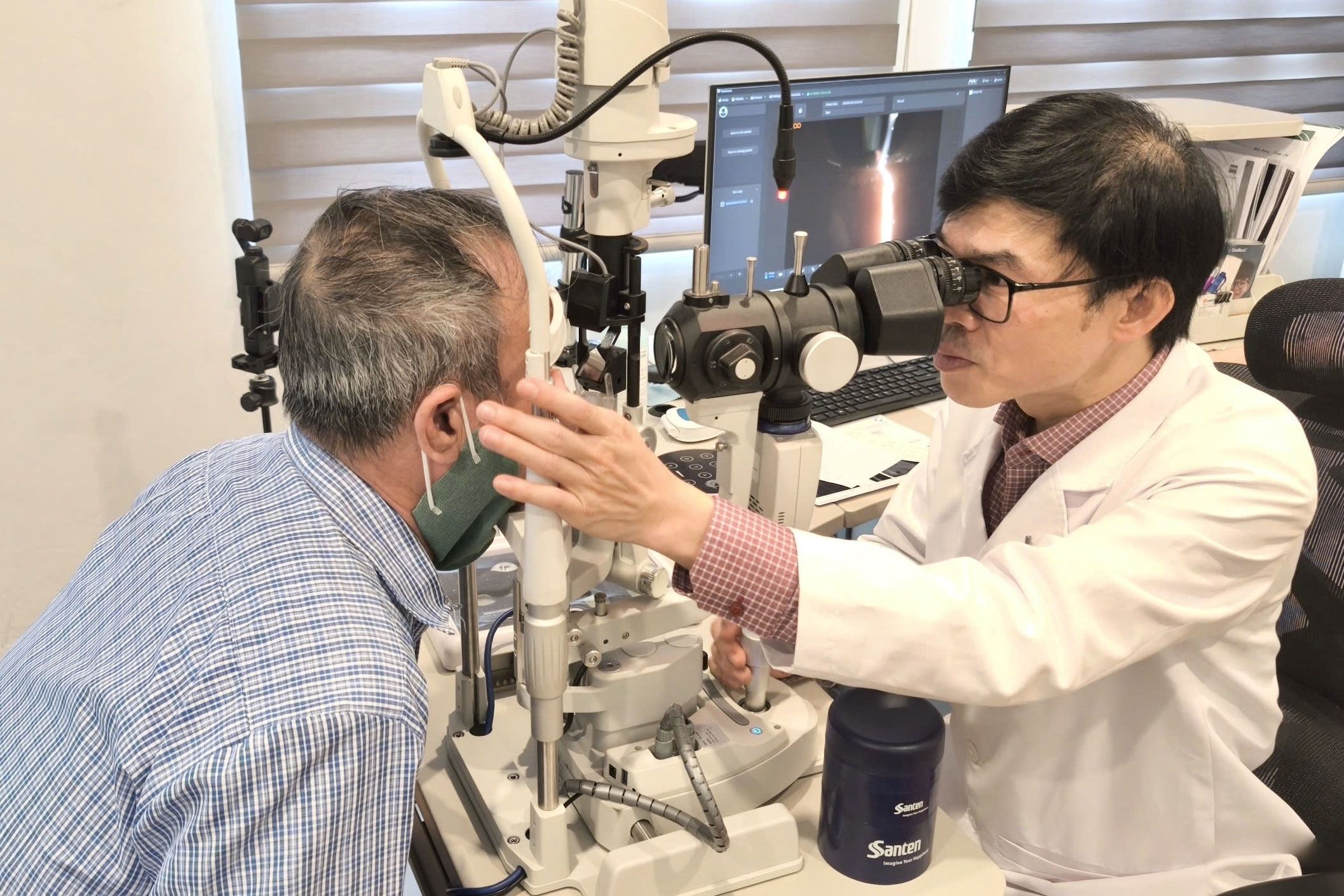 Hành Trình Trút Bỏ Gánh Nặng Cho Đôi Mắt Khô Rát Của Bác Vũ Cao Tươi