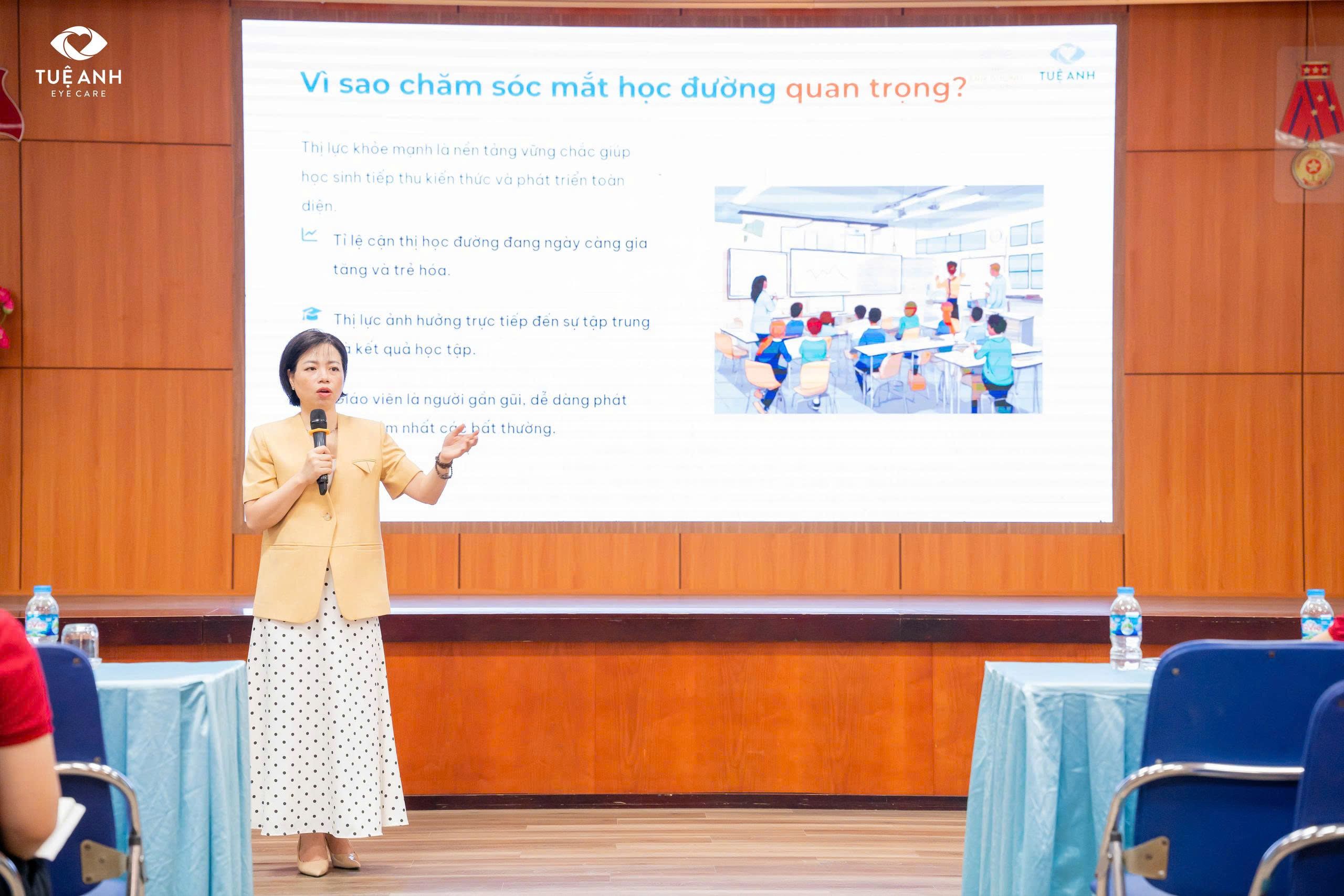 Tiếp nối chuỗi đào tạo chăm sóc mắt học đường cùng trường Tiểu học Đoàn Thị Điểm