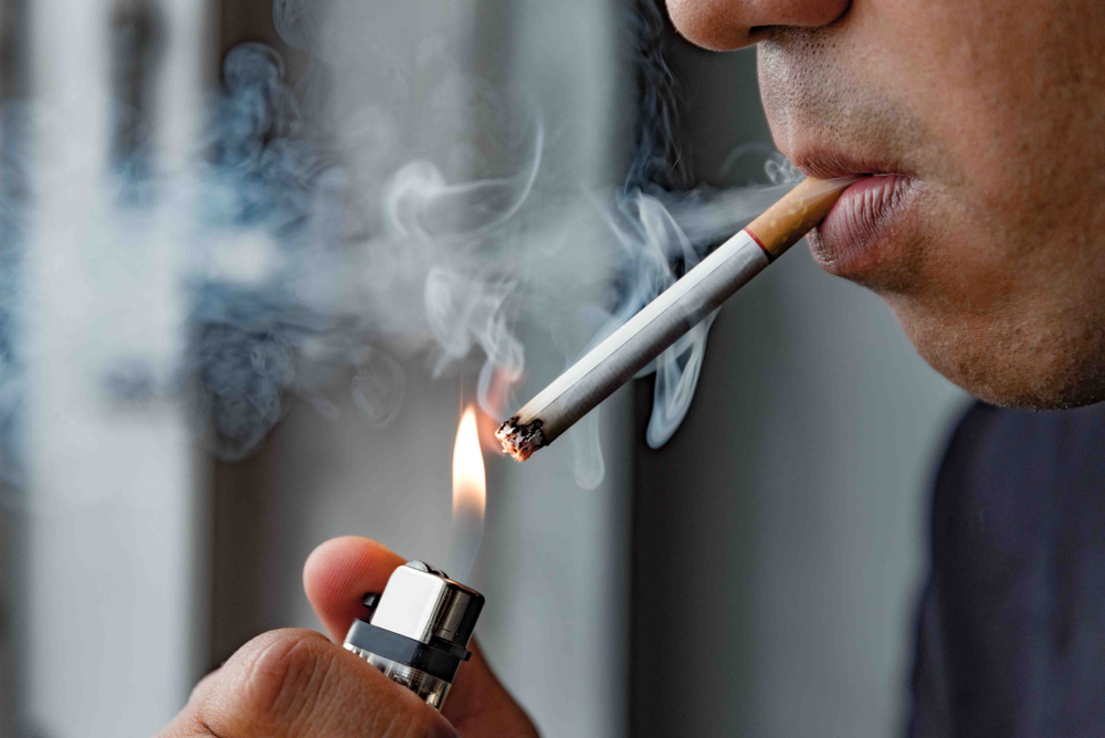 Hút thuốc lá có thể tăng nguy cơ thoái hóa hoàng điểm